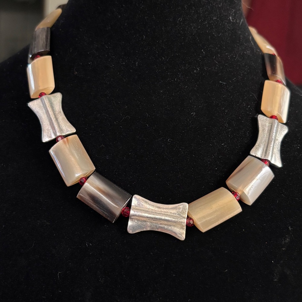 Vintage Neutral Acrylic and Silver Tone Geometric Cylinder Bead Necklace